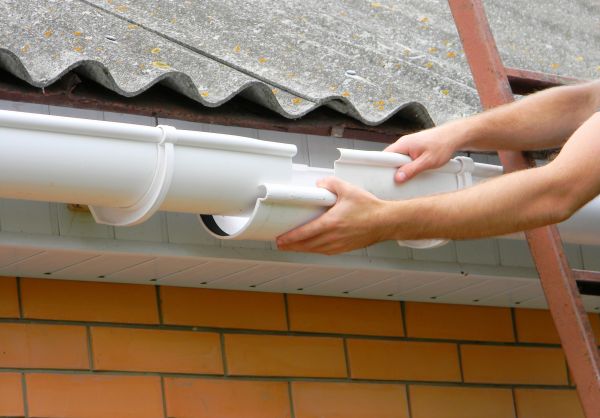 Cost of Gutter Hanging in San Rafael